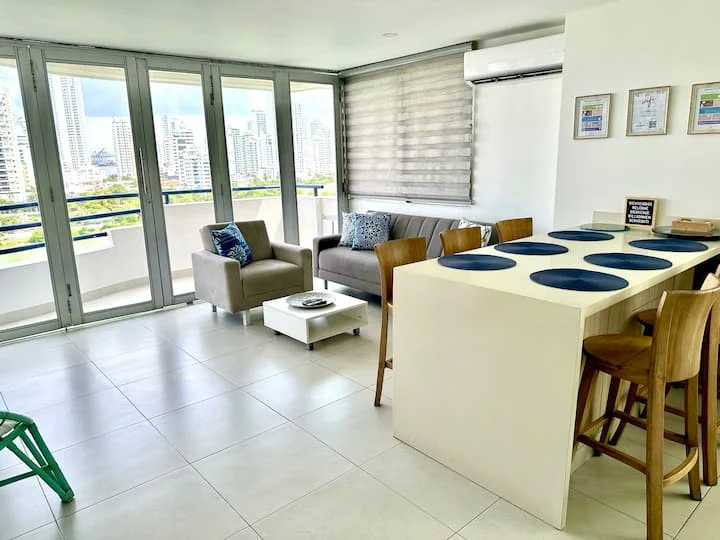 Sala — Marina del Rey 1104